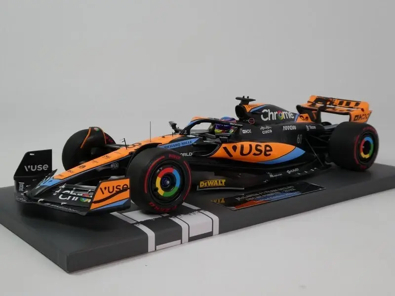 MINICHAMPS MCLAREN F1 TEAM MCL60 1:18