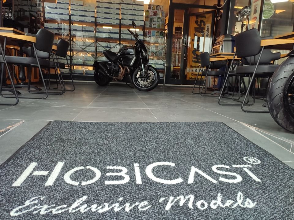 ALL NEW AUDU A4L 2020 BLACK 1:18 (01789)