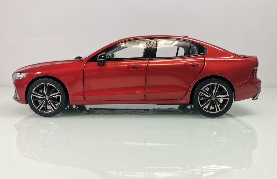 VOLVO S60 METALLIC RED 1:18 (9430993)