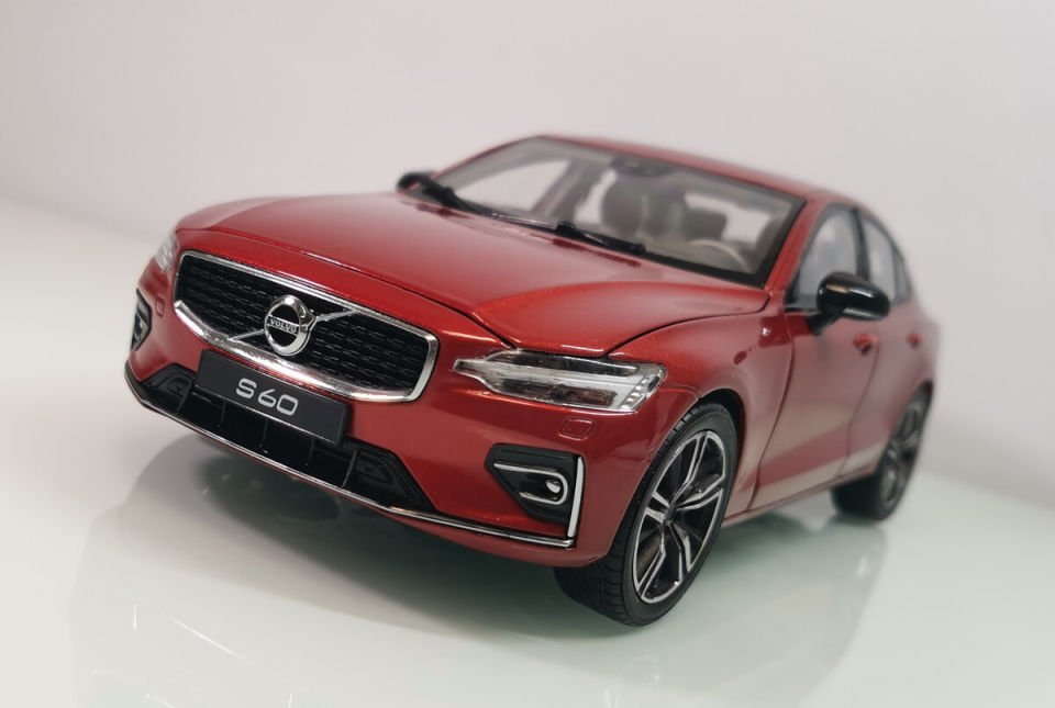 VOLVO S60 METALLIC RED 1:18 (9430993)