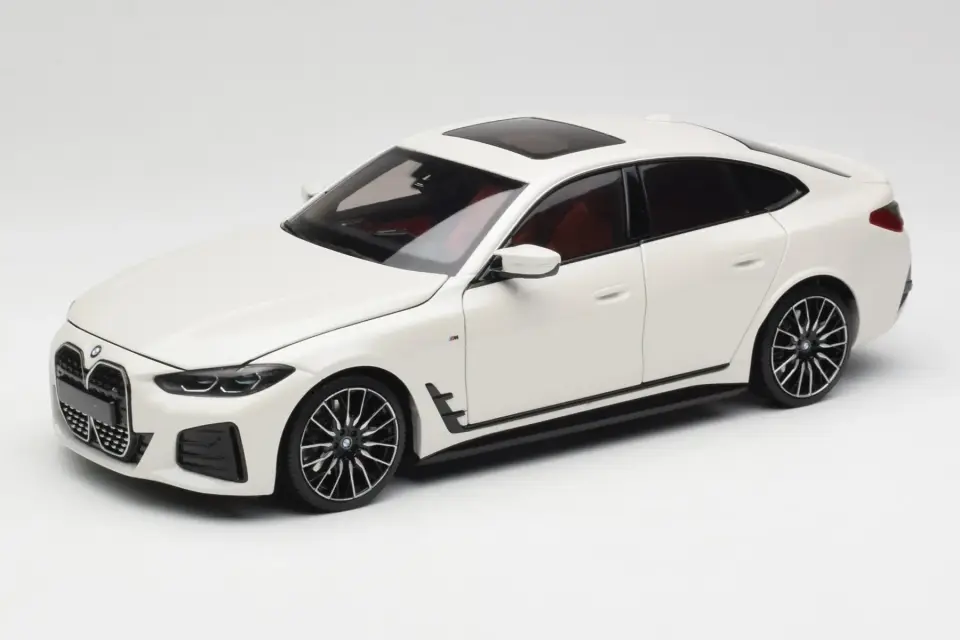 MINICHAMPS BMW İ4 M50 2022 1:18 (97101838)