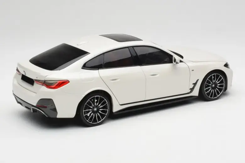 MINICHAMPS BMW İ4 M50 2022 1:18 (97101838)