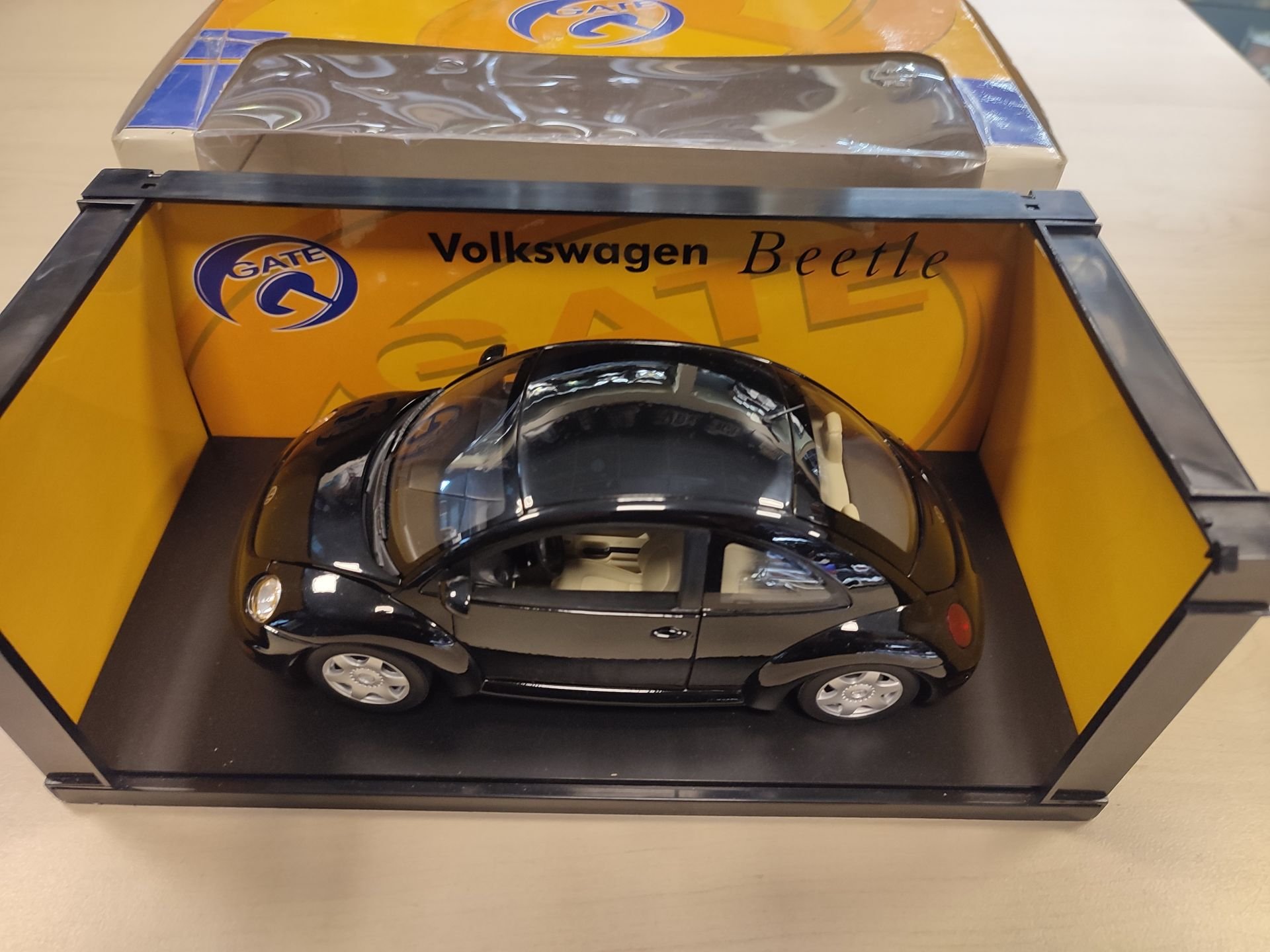 GATEWAY VOLKSWAGEN NEW BEETLE COUPE 98 BLACK 1:18 (4/012138)