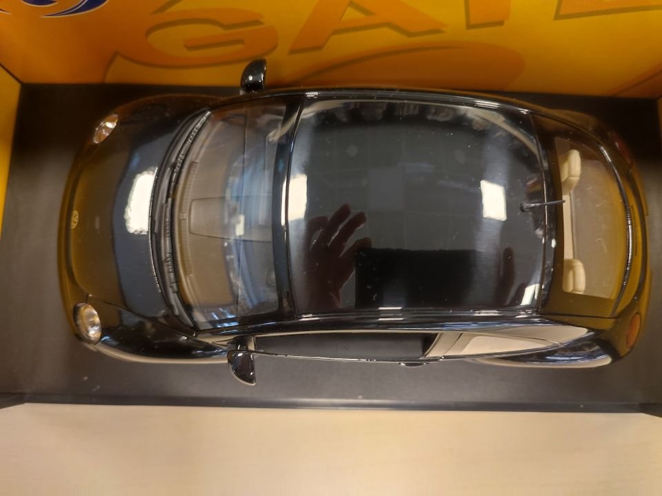 GATEWAY VOLKSWAGEN NEW BEETLE COUPE 98 BLACK 1:18 (4/012138)