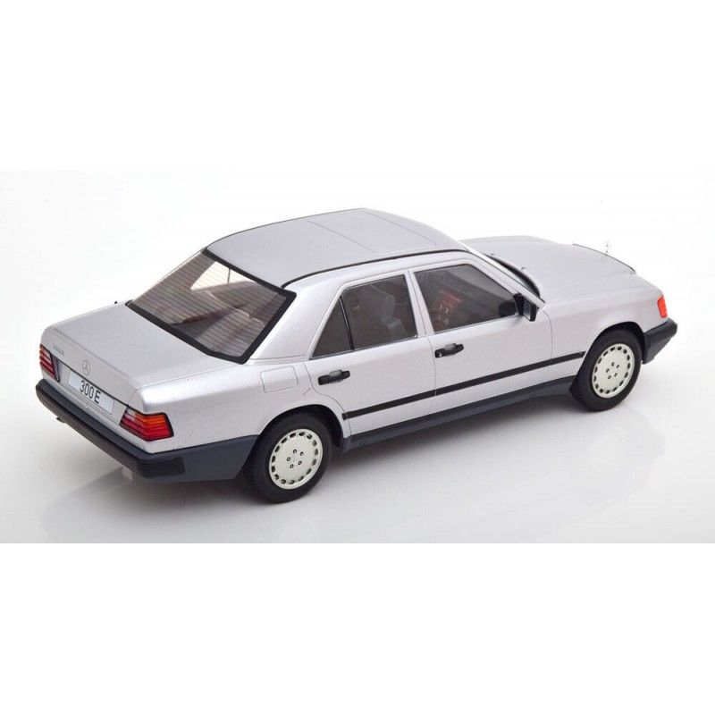 MCG-  MERCEDES BENZ 300 E (W124) SILVER 1:18 (MCG18285)