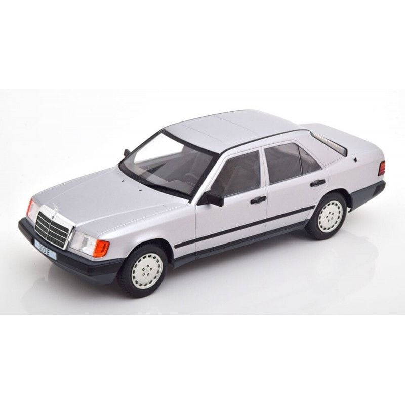 MCG-  MERCEDES BENZ 300 E (W124) SILVER 1:18 (MCG18285)