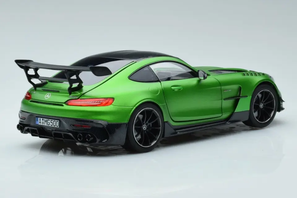 MINICHAMPS MERCEDES-AMG GTR BLACK SERIES 2020 1:18