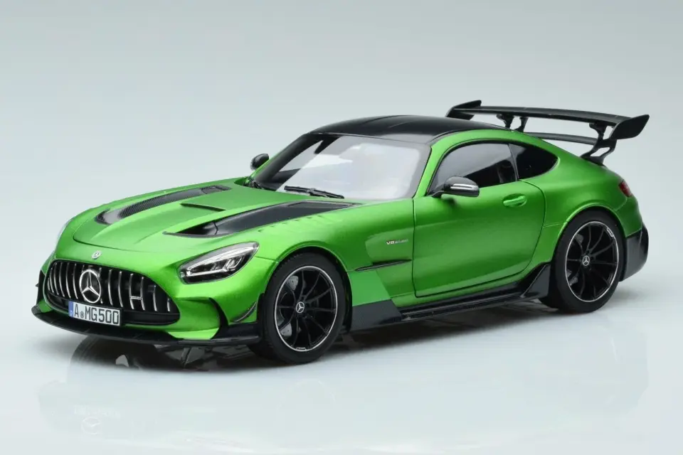 MINICHAMPS MERCEDES-AMG GTR BLACK SERIES 2020 1:18