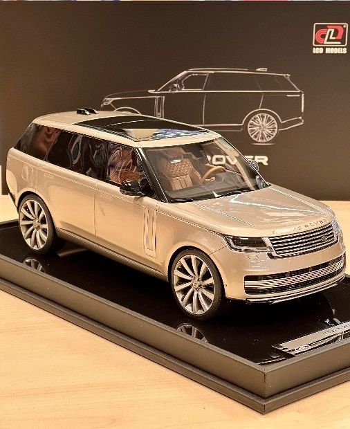 LCD MODELS LAND ROVER RANGE ROVER AUTOBIOGRAPY CHAMPAGNE GOLD 1:18 (MH026CG)