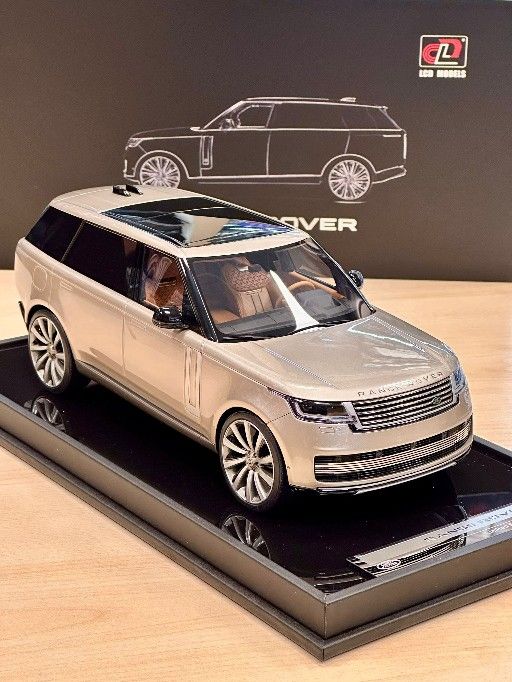 LCD MODELS LAND ROVER RANGE ROVER AUTOBIOGRAPY CHAMPAGNE GOLD 1:18 (MH026CG)