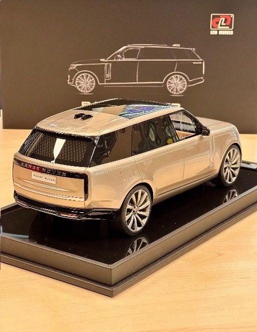 LCD MODELS LAND ROVER RANGE ROVER AUTOBIOGRAPY CHAMPAGNE GOLD 1:18 (MH026CG)