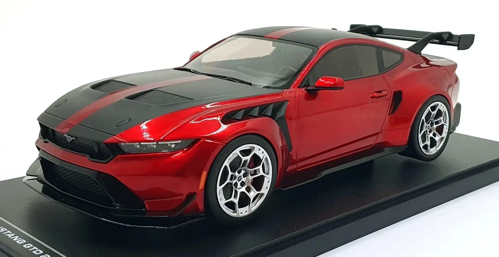 IXO FORD MUSTANG GTD 2025 1:18